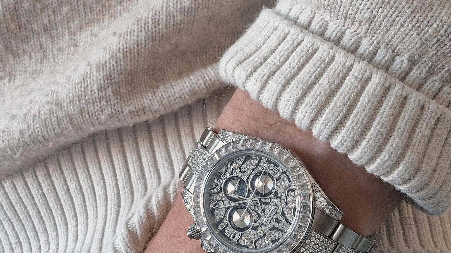 Sparkling Differences: Diamond vs. Crystal-Wishdoit Watches