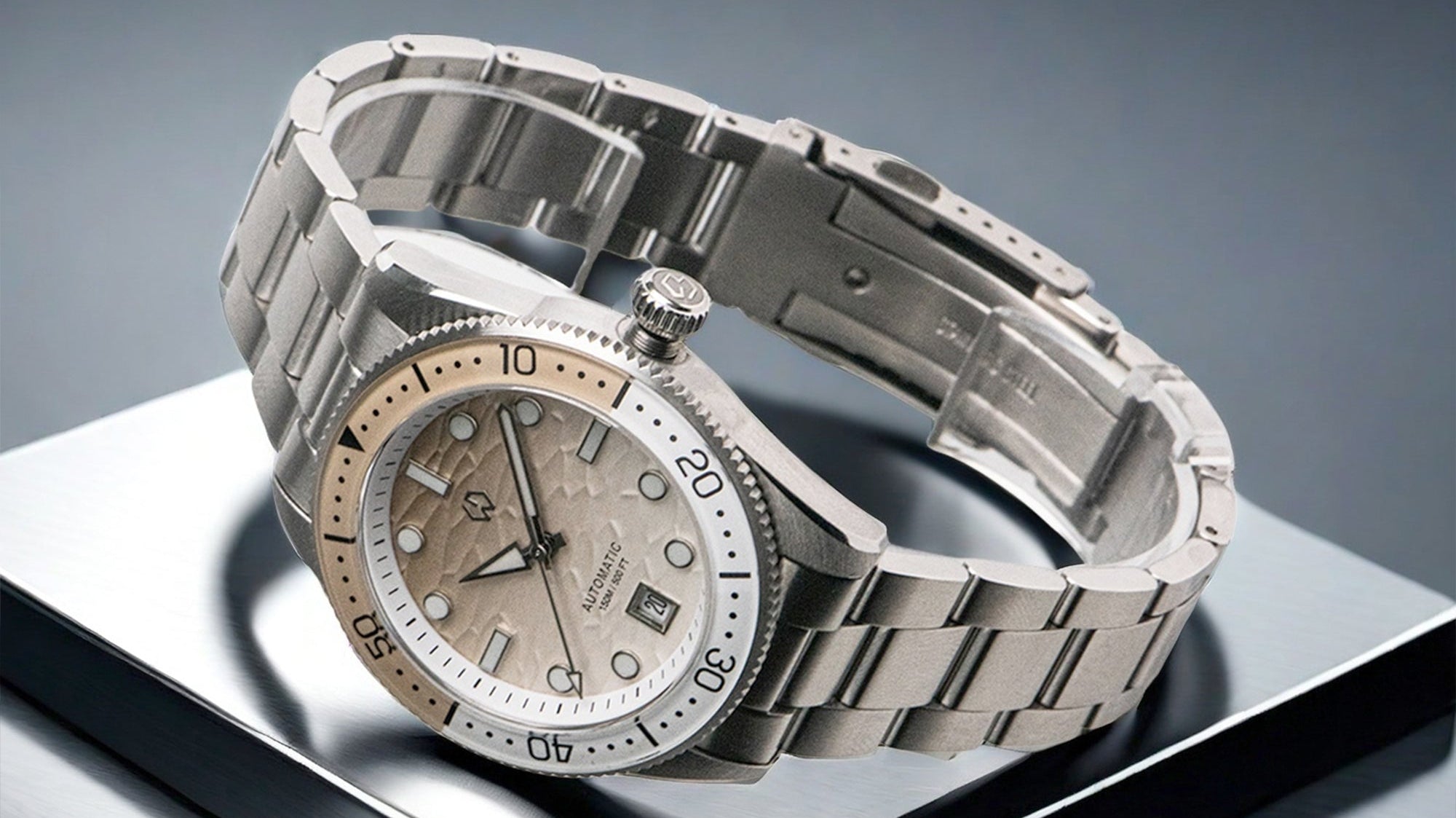 Dive Into the Depths: Exploring the Stunning Gradient Dial of the Tidewave Automatic