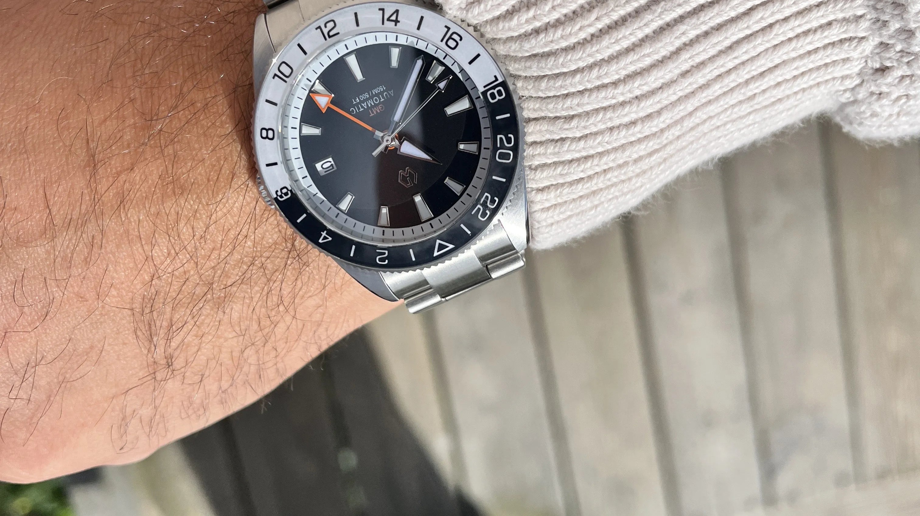 What Function Does the Outer Bezel of a Dive Watch Have?