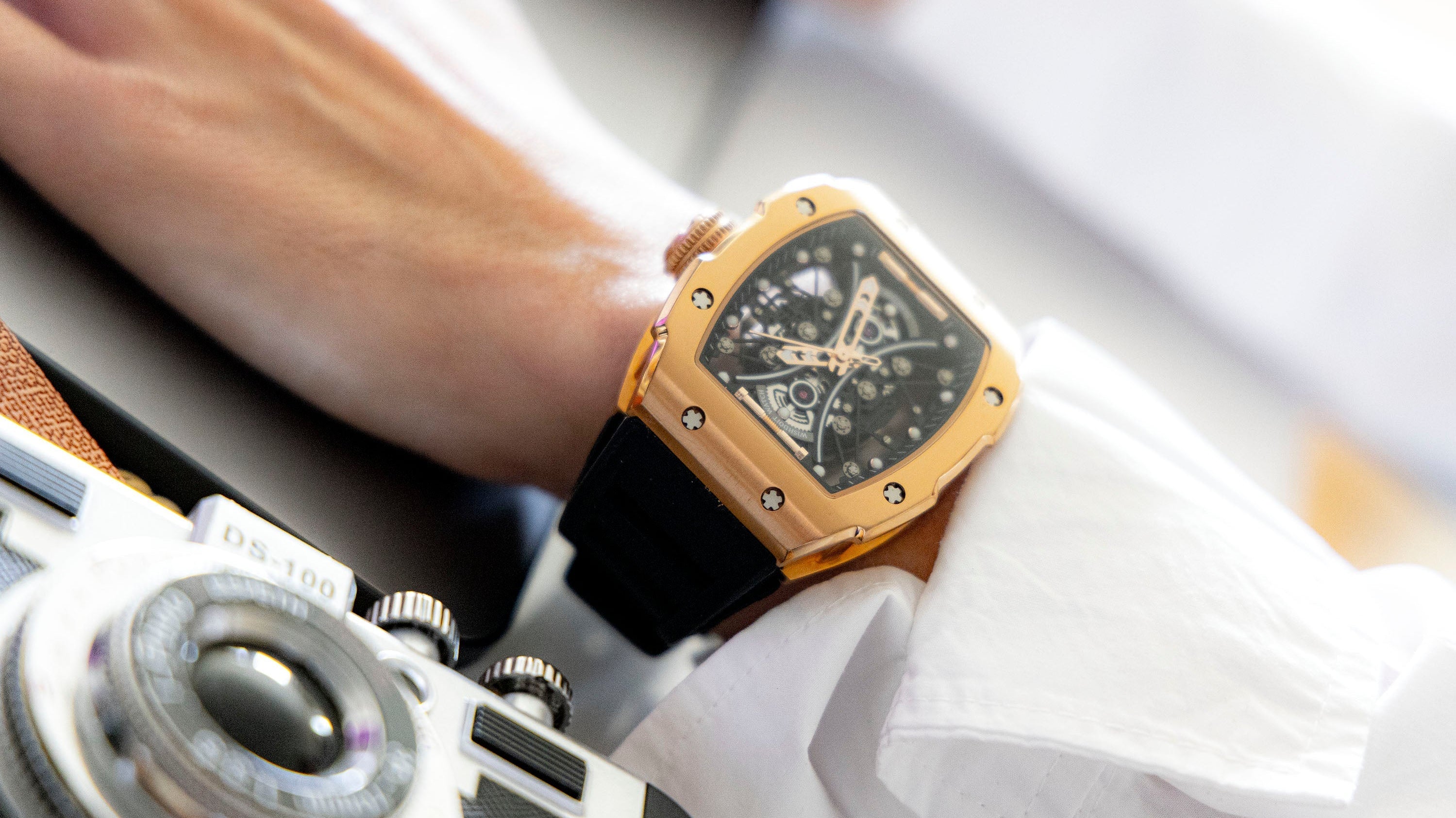 A Step-by-Step Guide: How to Change Your WISHDOIT Watch Battery at Home