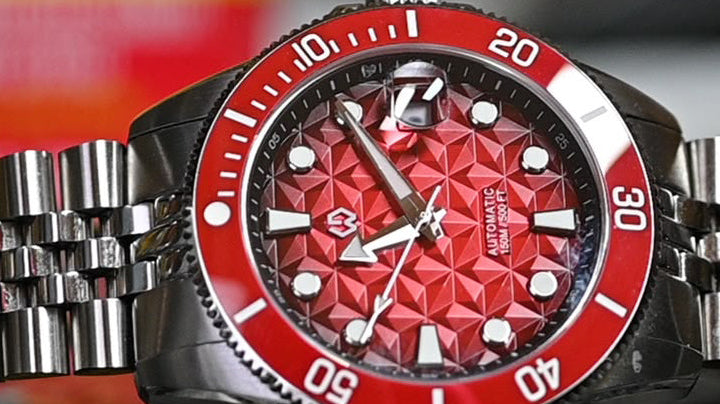 Inner Bezel vs. Outer Bezel: How Dive Watches Track Your Bottom Time Safely