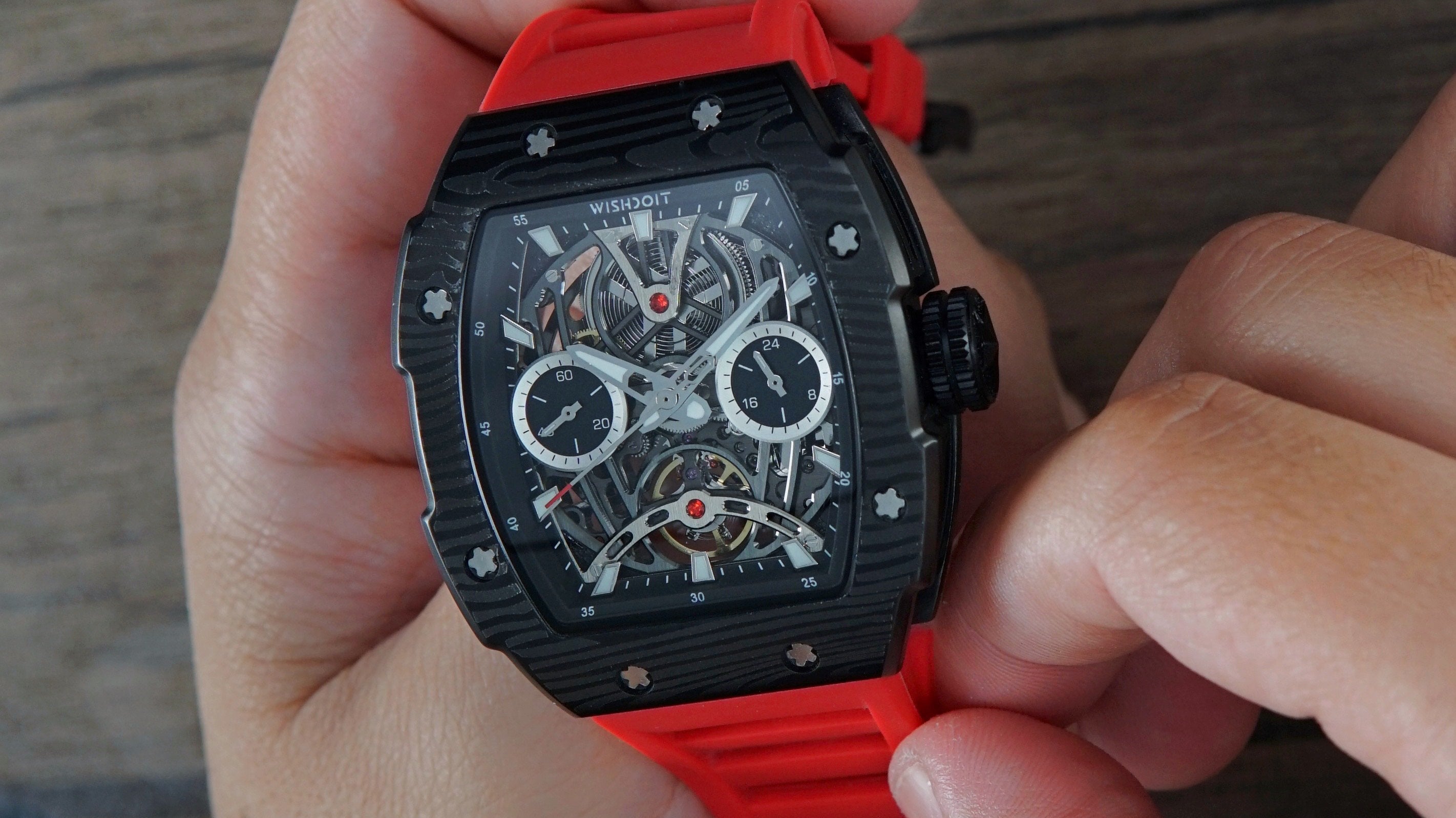 The evolutionary path of the watchmaking industry