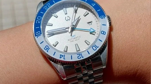 What Time Should You Avoid Setting Your Watch? A Guide to Protecting Your Timepiece