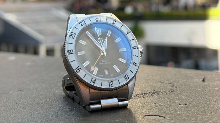 Stay Connected Across Time Zones: How a World Time Watch Keeps You in Sync?