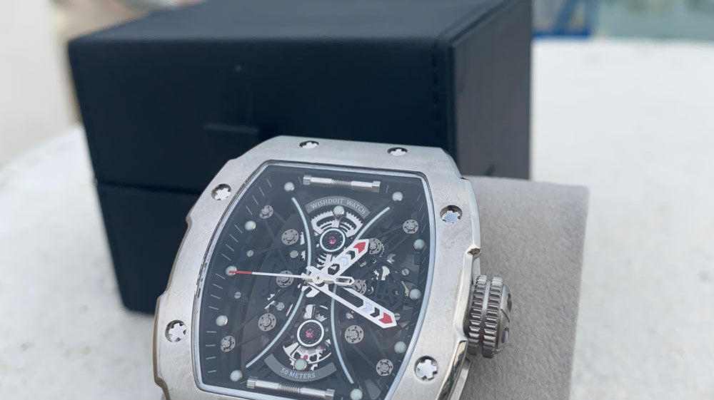 How to Prevent a Foggy Watch? Quick Solutions to Prevent Moisture Buildup