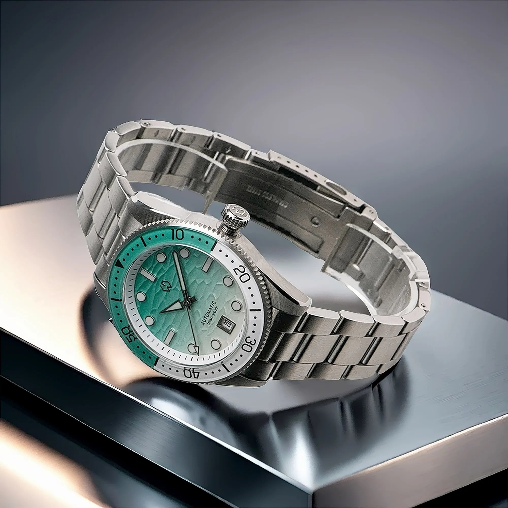 Wishdoit Watches Round Affordable tidewave Automatic diver watch with gradient wave | 316L Stainless Steel|green