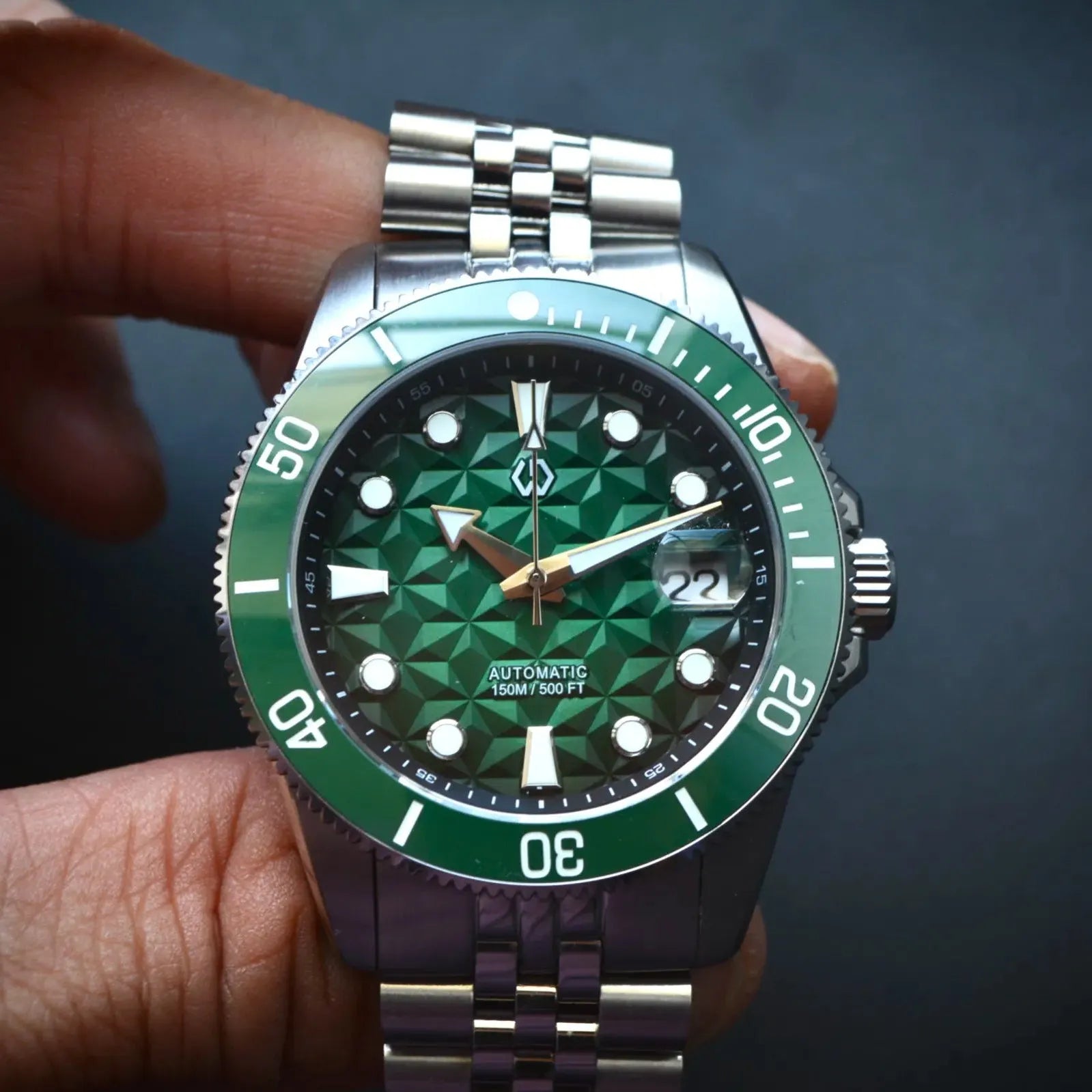 Discover the Nereus Facet automatic diver watch, inspired by underwater light. Featuring a geometric dial, 3D luminous, and 150M ATM with H.K PT5000 Movement,WSD9027:AB,