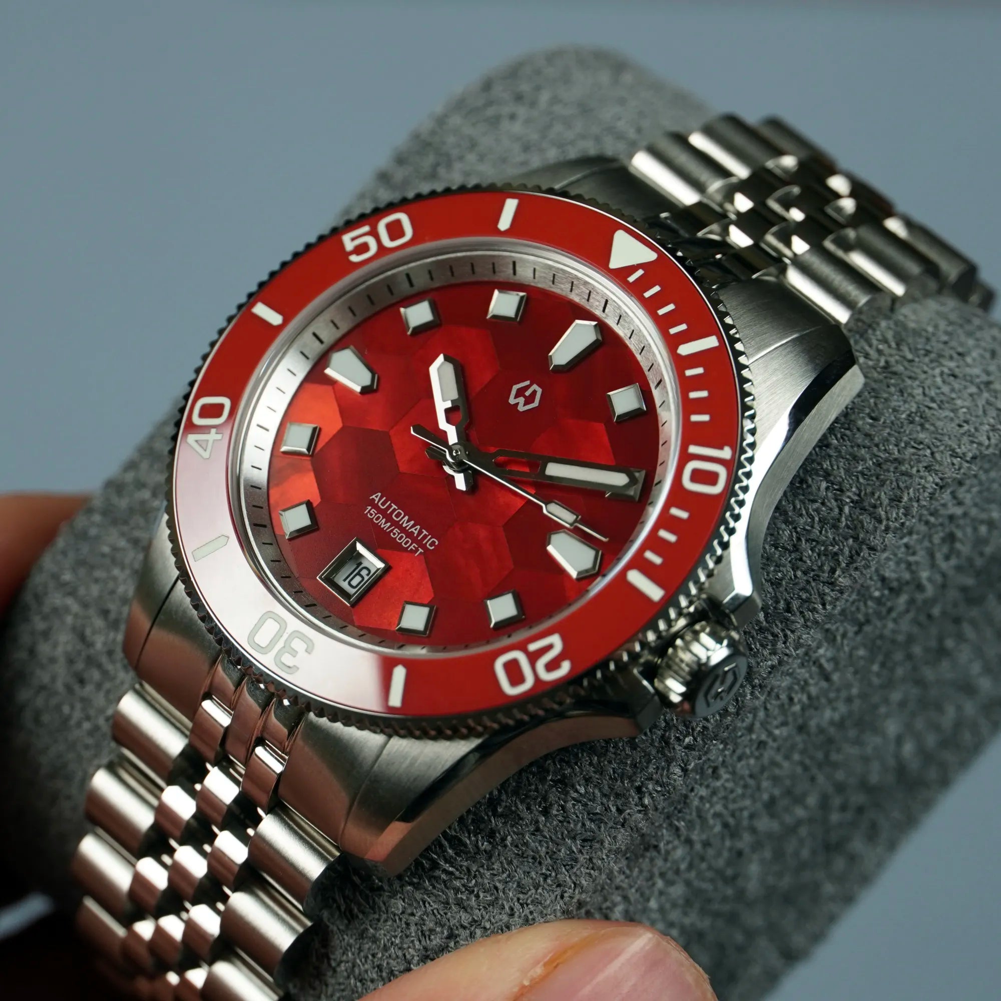 Wishdoit Triton Prism Automatic Diver – Iridescent Ocean Edition. A unique men’s dive watch with mother-of-pearl dial, automatic movement, and 150m water resistance,WSD9032:AB,