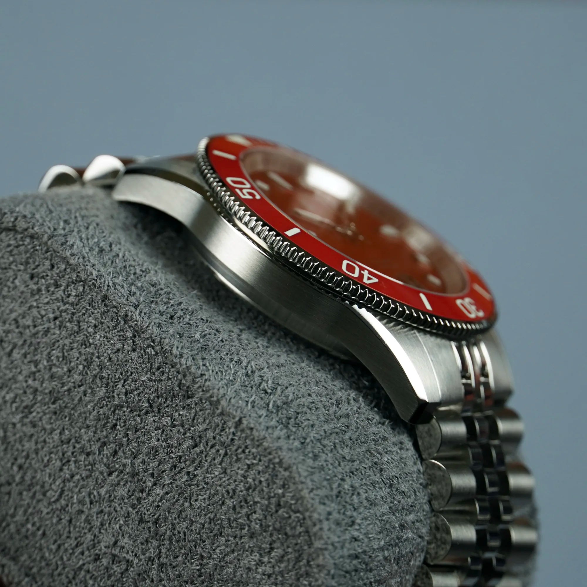 Wishdoit Triton Prism Automatic Diver – Iridescent Ocean Edition. A unique men’s dive watch with mother-of-pearl dial, automatic movement, and 150m water resistance,WSD9032:AB,