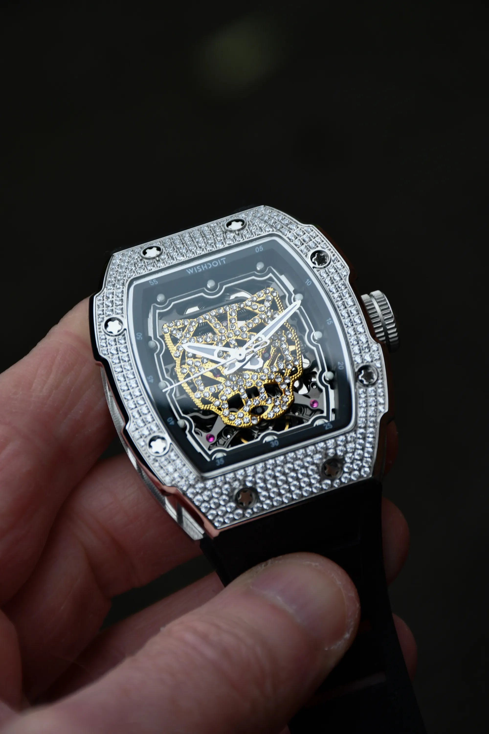 Why Skeleton Watches Are the New Statement of Modern Luxury？