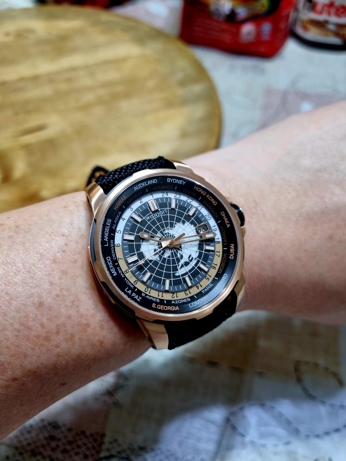 Why do watch hands get stuck? Common causes and simple solutions