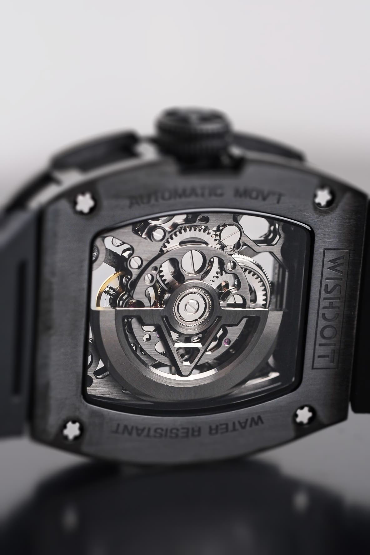 What does the power reserve of a watch do?