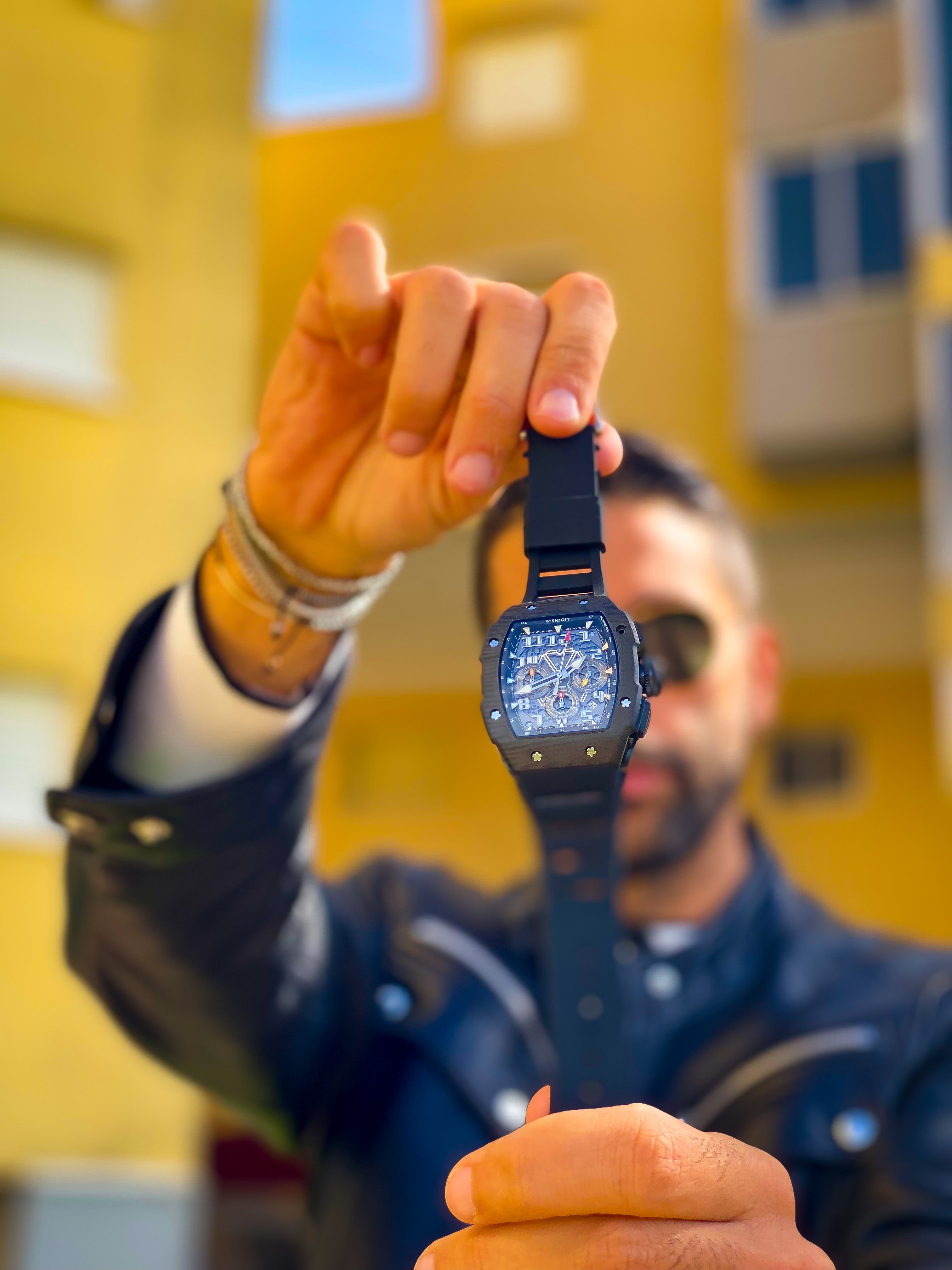 How Do Quartz and Mechanical Watches Work?