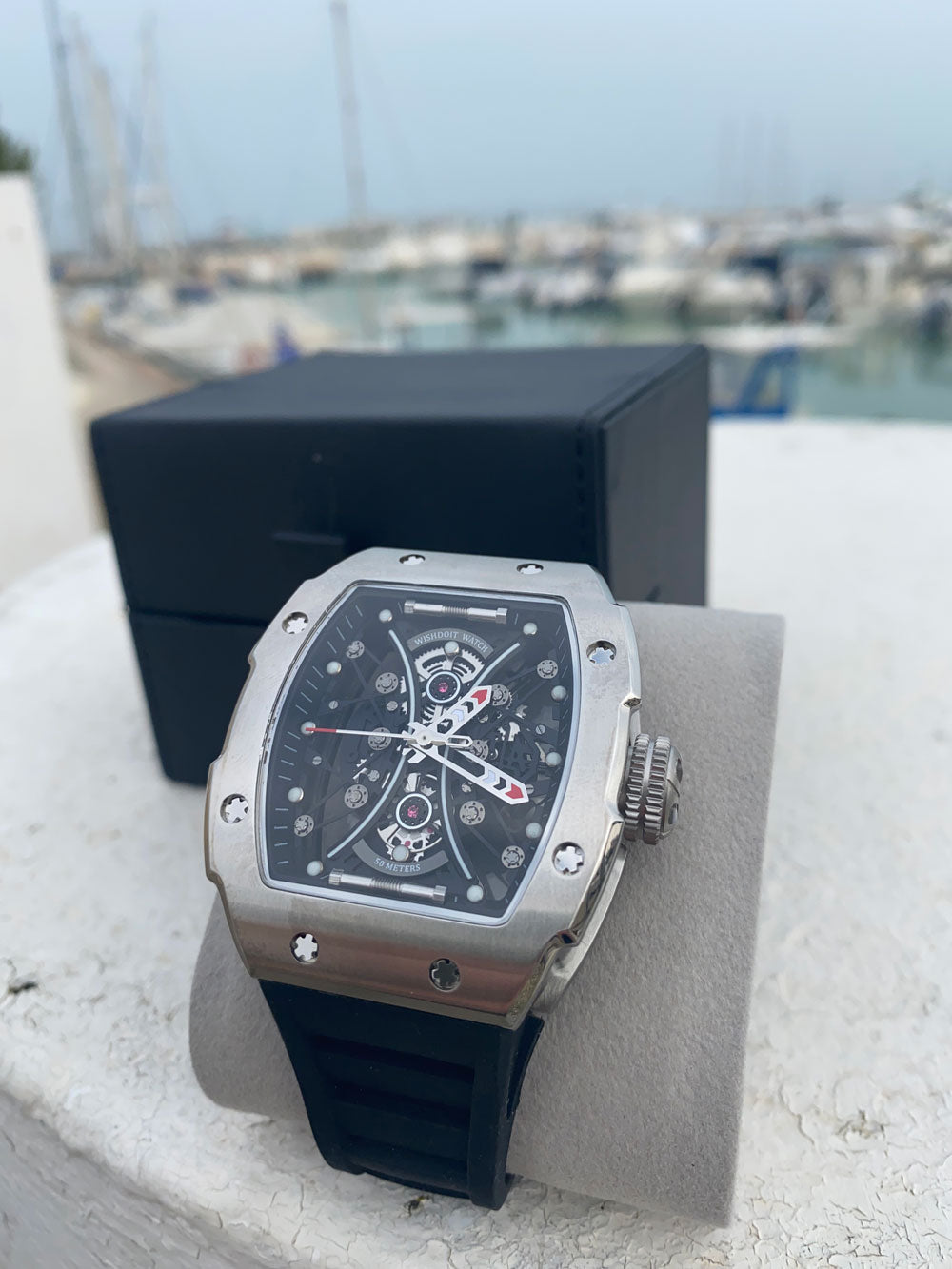 How to Prevent a Foggy Watch? Quick Solutions to Prevent Moisture Buildup