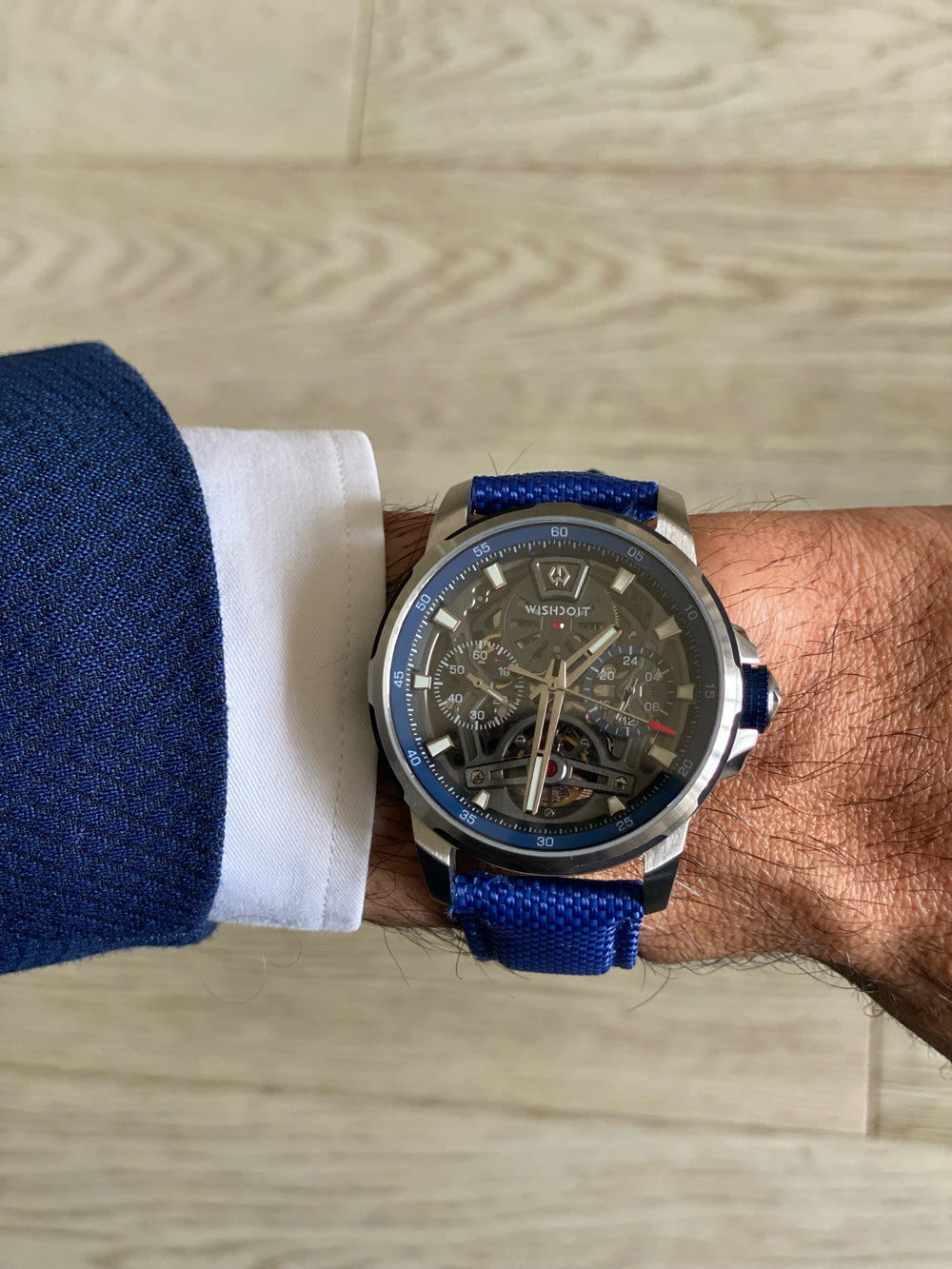 Round or Tonneau Case? A Guide to Choosing the Best Watch - Wishdoit watches