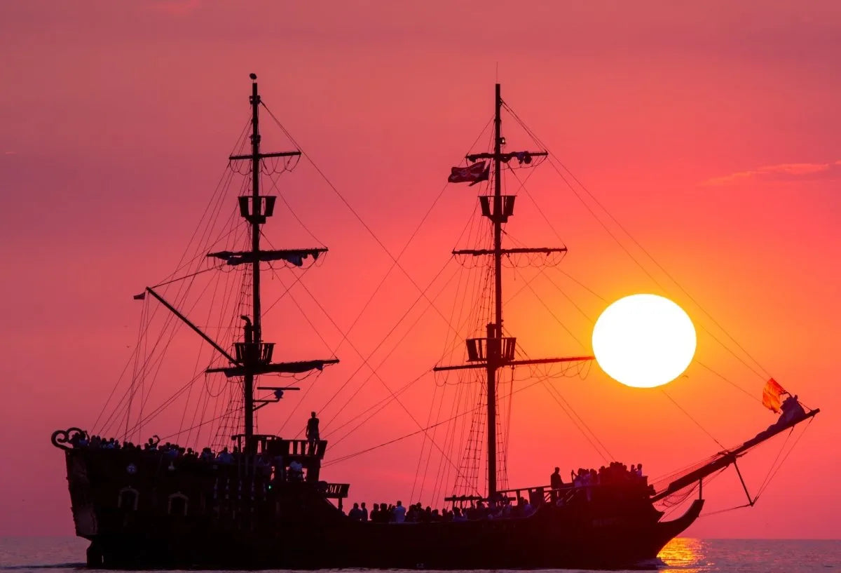 The pirate ship witnessed the prosperity and loneliness of the pirates-The part two - Wishdoit Watches